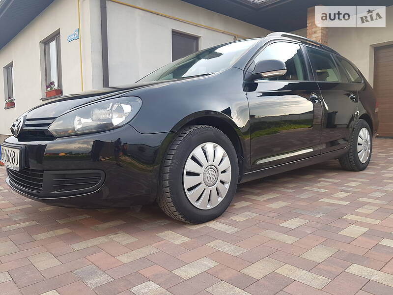 Універсал Volkswagen Golf 2010 в 