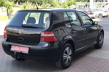 Хетчбек Volkswagen Golf 2002 в 