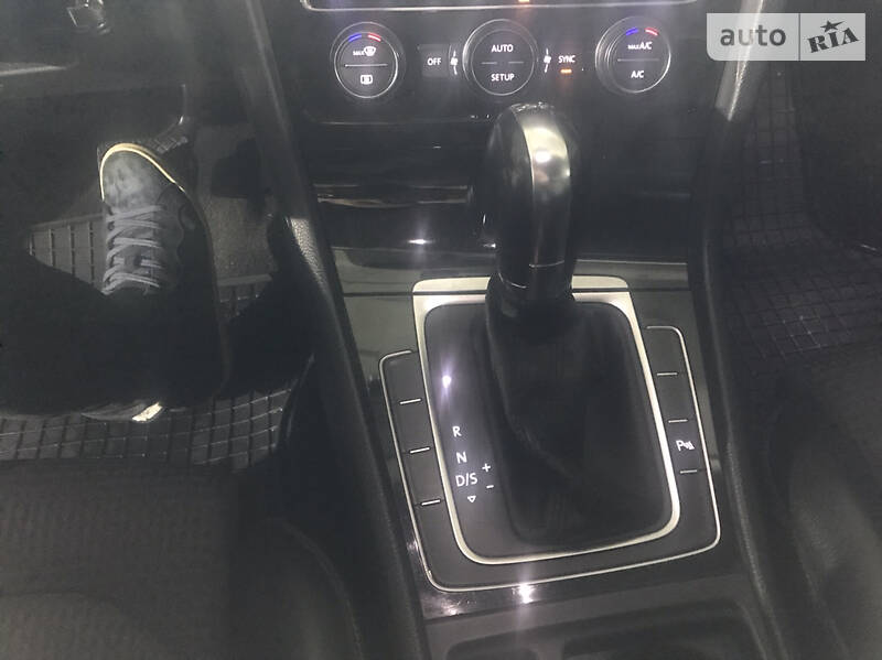 Хетчбек Volkswagen Golf 2013 в Києві