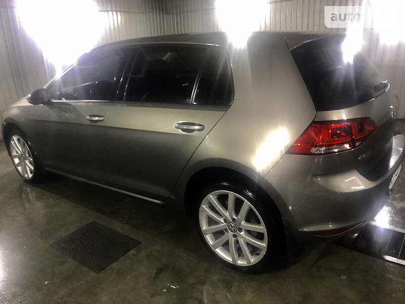 Хетчбек Volkswagen Golf 2013 в Києві