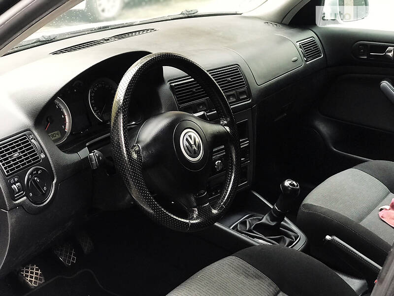 Хетчбек Volkswagen Golf 2003 в Стрию