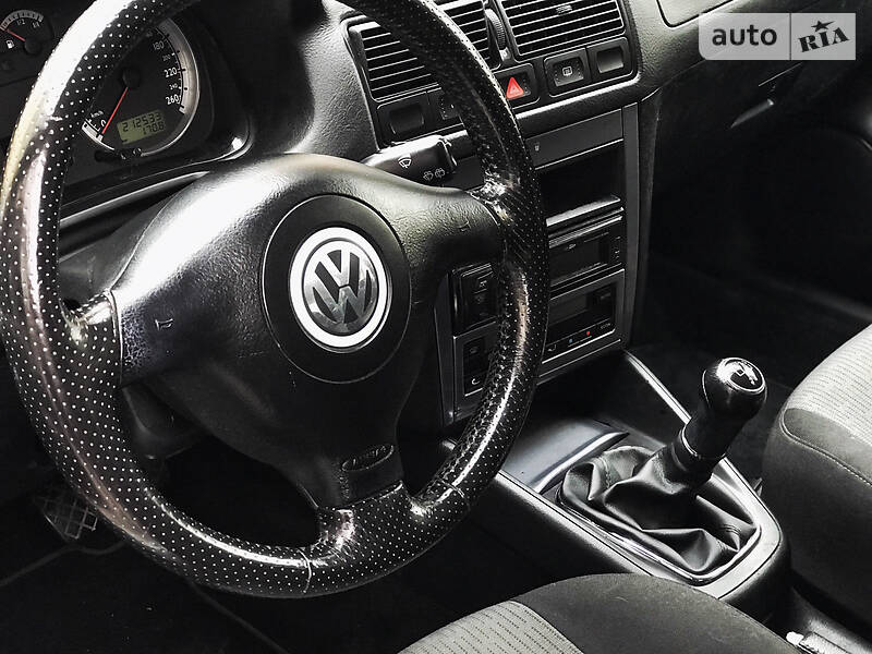 Хетчбек Volkswagen Golf 2003 в Стрию