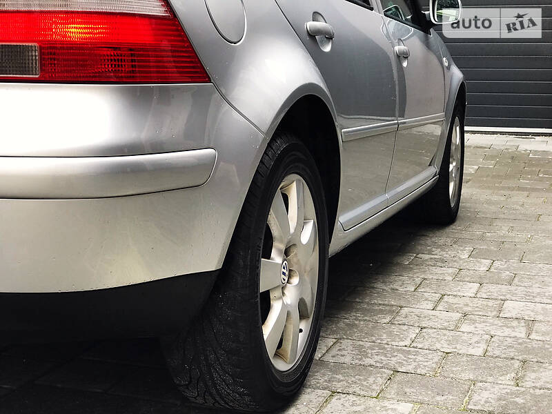 Хетчбек Volkswagen Golf 2003 в Стрию
