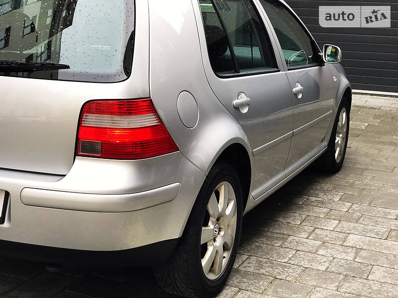 Хетчбек Volkswagen Golf 2003 в Стрию