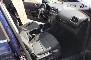 Універсал Volkswagen Golf 2012 в 