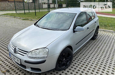 Хетчбек Volkswagen Golf 2005 в 