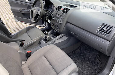 Хетчбек Volkswagen Golf 2005 в 