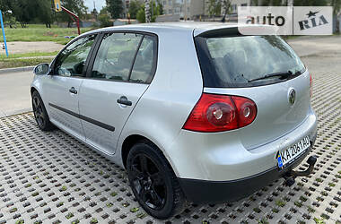 Хетчбек Volkswagen Golf 2005 в 