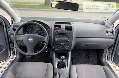Хетчбек Volkswagen Golf 2005 в 
