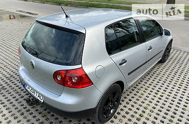 Хетчбек Volkswagen Golf 2005 в 