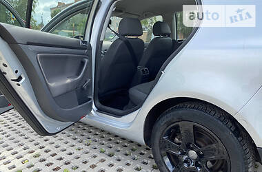 Хетчбек Volkswagen Golf 2005 в 