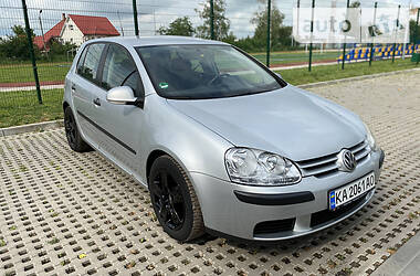 Хетчбек Volkswagen Golf 2005 в 