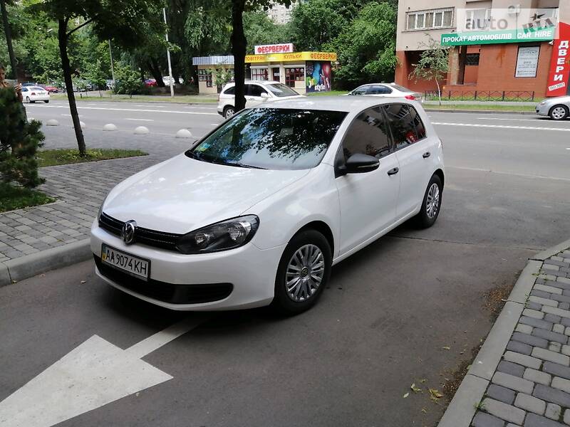 Седан Volkswagen Golf 2010 в Киеве