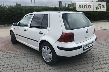 Хетчбек Volkswagen Golf 2001 в 