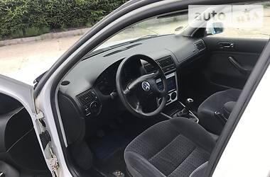 Хетчбек Volkswagen Golf 2001 в 