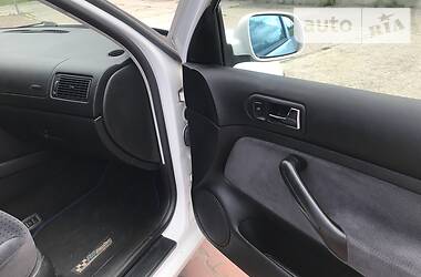 Хетчбек Volkswagen Golf 2001 в 