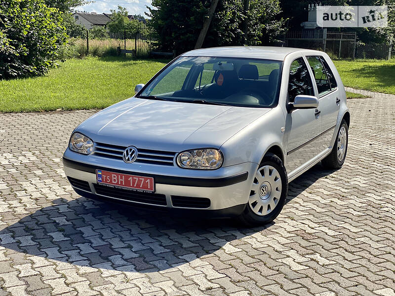 Хетчбек Volkswagen Golf 2002 в Луцьку