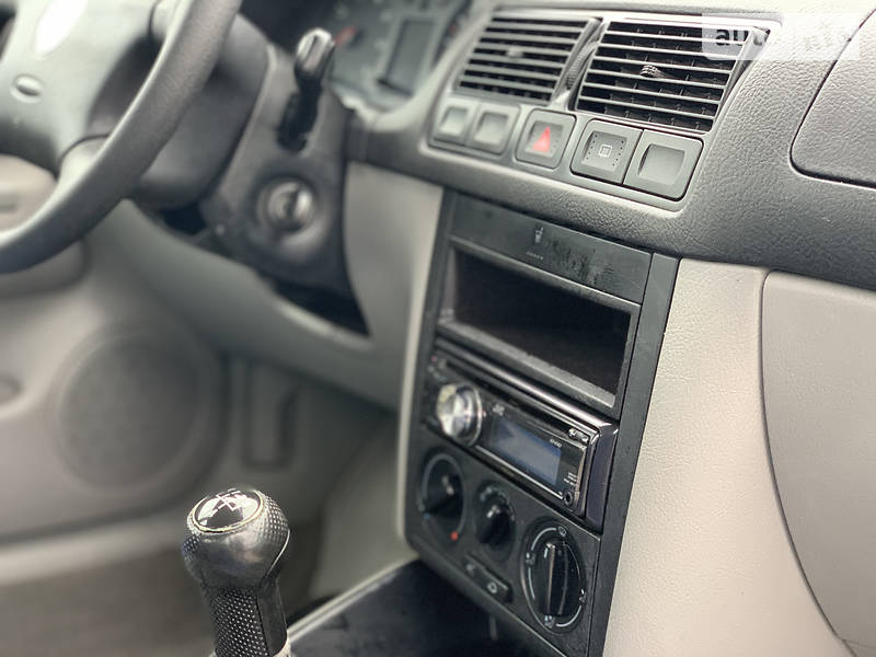 Хетчбек Volkswagen Golf 2001 в Старокостянтинові