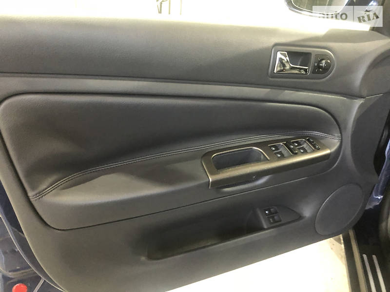 Універсал Volkswagen Golf 2004 в Львові