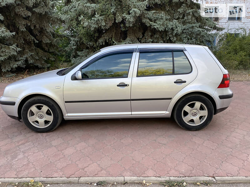 Хэтчбек Volkswagen Golf 2002 в Краматорске