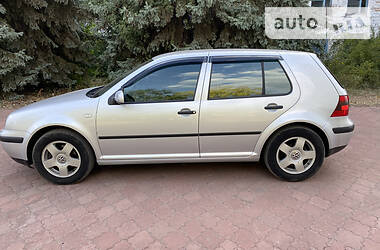 Хетчбек Volkswagen Golf 2002 в 