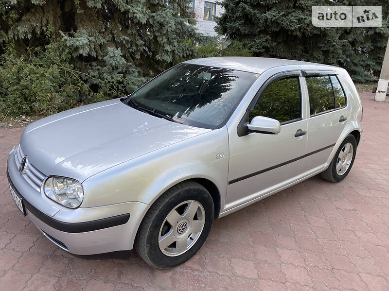 Хетчбек Volkswagen Golf 2002 в 