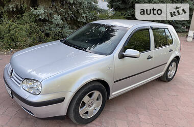 Хетчбек Volkswagen Golf 2002 в 