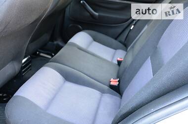 Хетчбек Volkswagen Golf 2001 в 