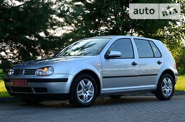 Хетчбек Volkswagen Golf 2001 в 