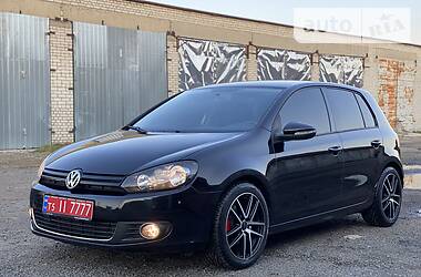 Хетчбек Volkswagen Golf 2011 в 
