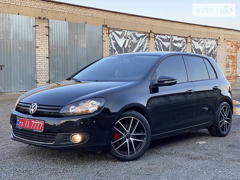 Хетчбек Volkswagen Golf 2011 в 