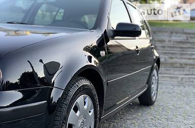 Хетчбек Volkswagen Golf 2001 в 
