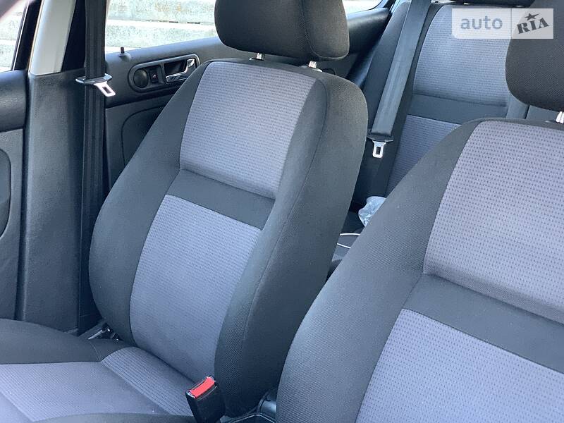 Хэтчбек Volkswagen Golf 2001 в Белой Церкви