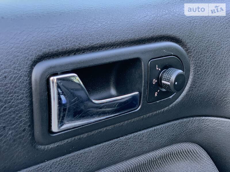 Хэтчбек Volkswagen Golf 2001 в Белой Церкви