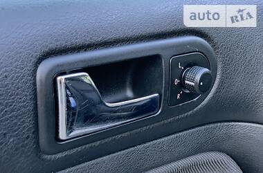 Хетчбек Volkswagen Golf 2001 в 