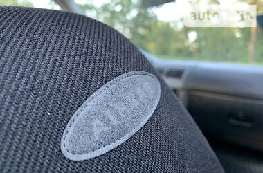 Хетчбек Volkswagen Golf 2001 в 