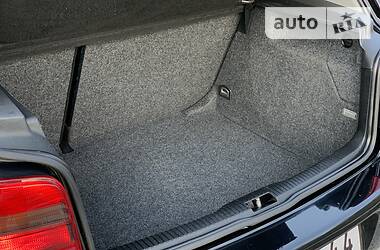 Хетчбек Volkswagen Golf 2001 в 