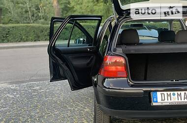 Хетчбек Volkswagen Golf 2001 в 