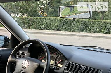 Хетчбек Volkswagen Golf 2001 в 