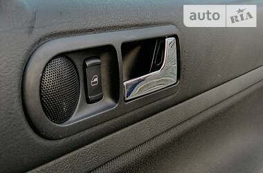 Хетчбек Volkswagen Golf 2001 в 