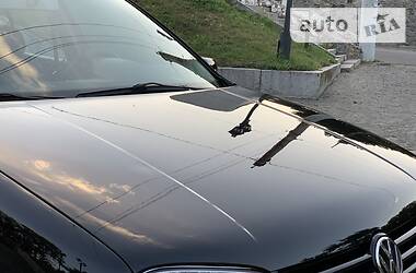 Хетчбек Volkswagen Golf 2001 в 