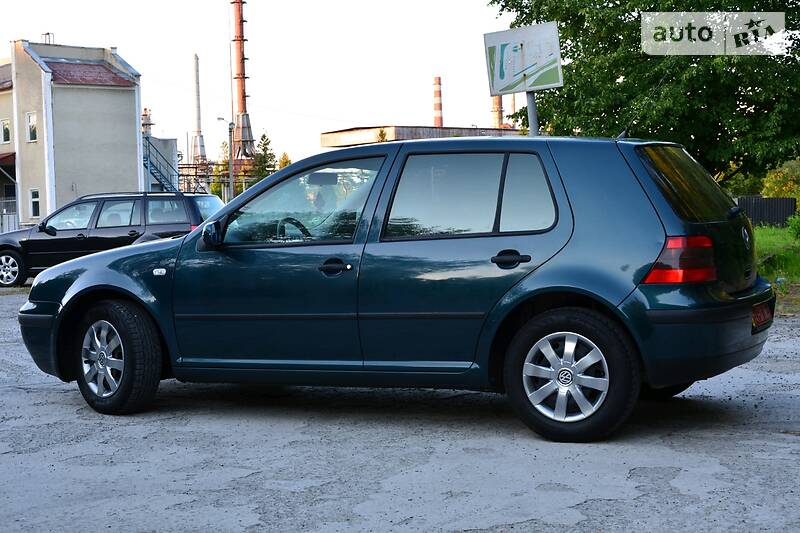 Універсал Volkswagen Golf 2001 в Дрогобичі