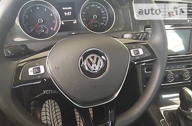 Хетчбек Volkswagen Golf 2018 в 