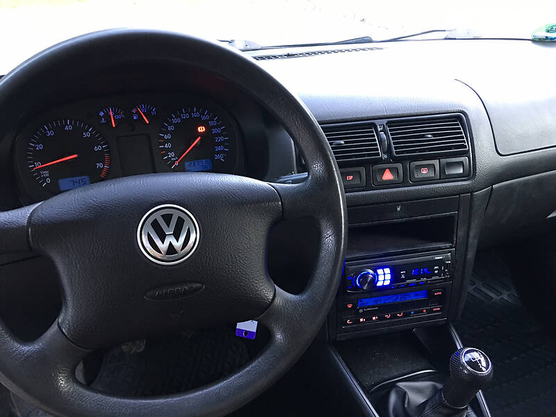 Універсал Volkswagen Golf 2000 в Вінниці