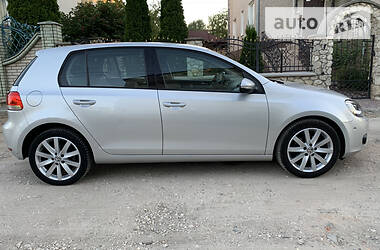 Хетчбек Volkswagen Golf 2011 в 