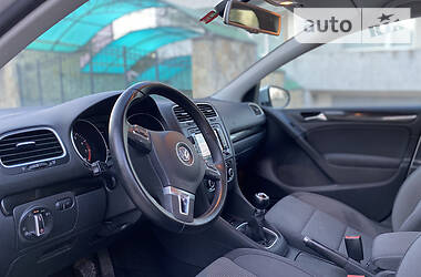 Хетчбек Volkswagen Golf 2011 в 