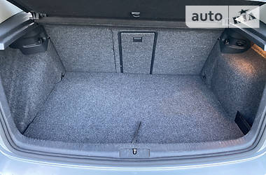 Хетчбек Volkswagen Golf 2011 в 