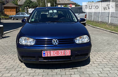 Хетчбек Volkswagen Golf 2001 в 