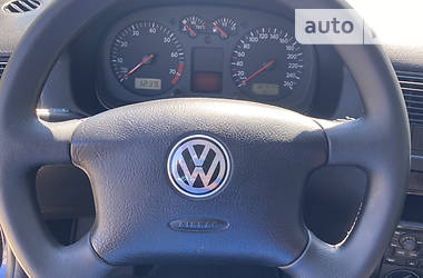 Хетчбек Volkswagen Golf 2001 в 