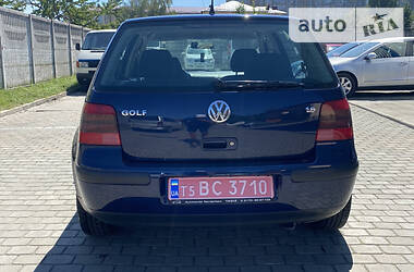 Хетчбек Volkswagen Golf 2001 в 